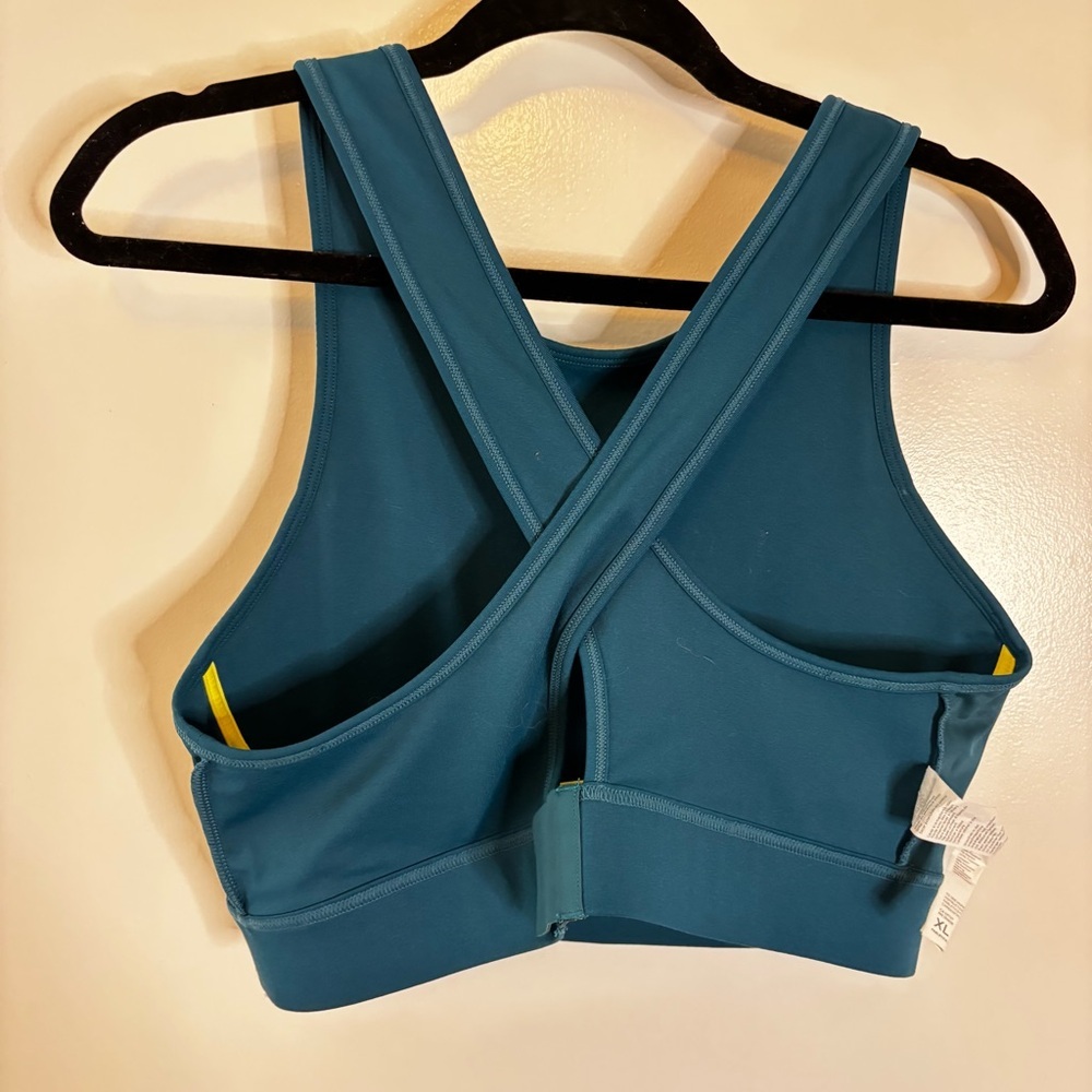Fabletics Blare Cross Back Sports Bra - Picture 9 of 12